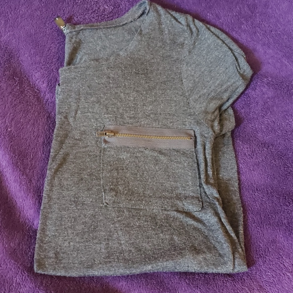 Ultra soft, grey shirt with zipper pocket